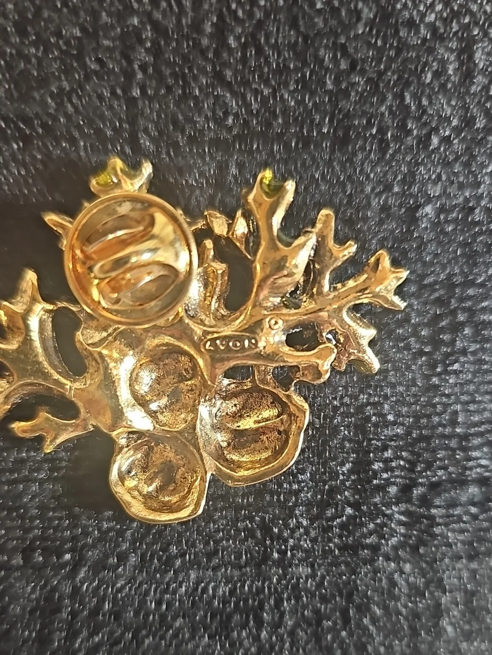 Avon Gold Tone Acorn Oak Leaf Brooch Fall Autumn Vintage